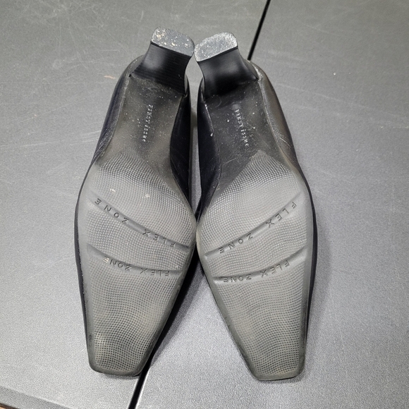 Liz Claiborne First Issue Black Leather Agatha Pumps Size 6.5 - Picture 6 of 8